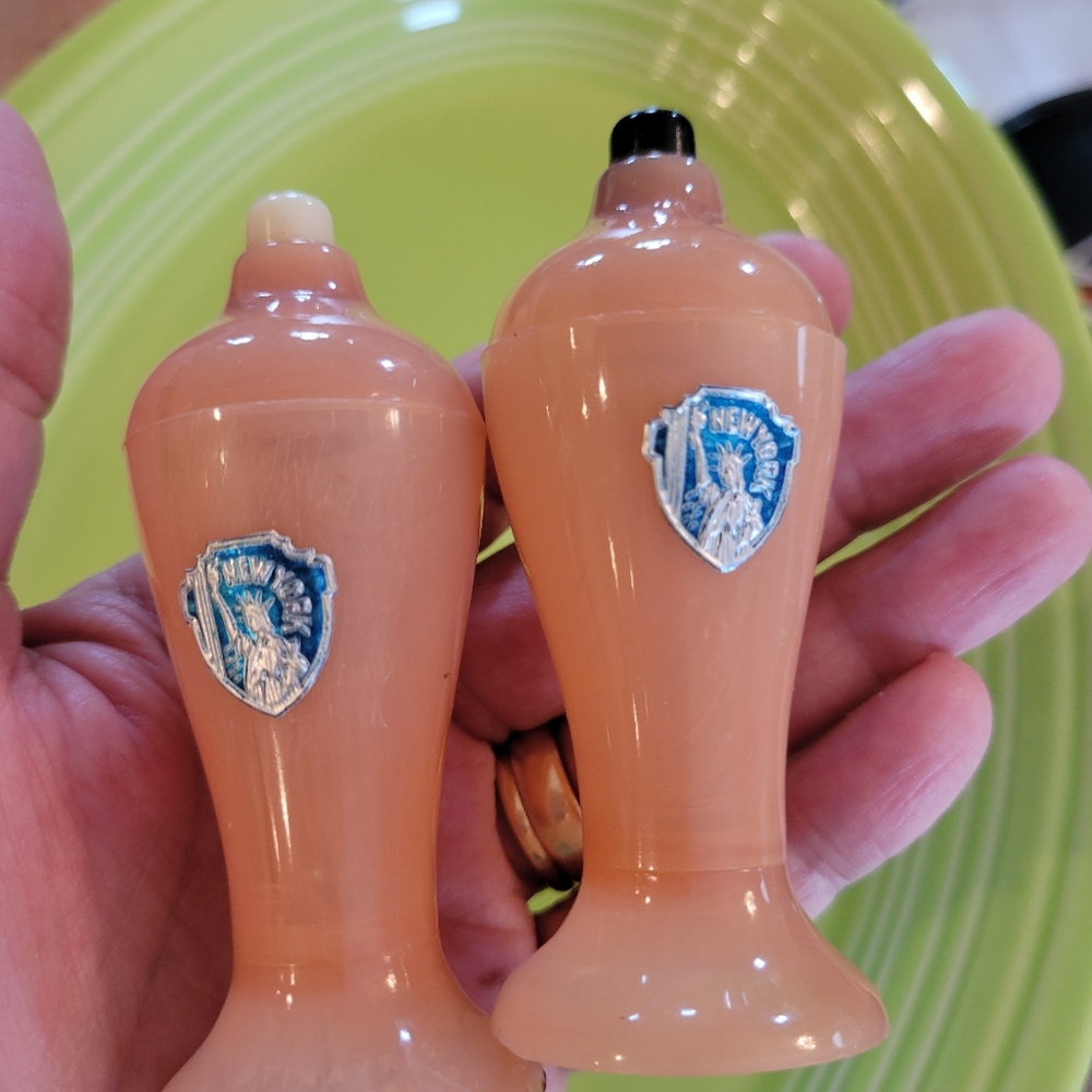 Vintage Carvanite Salt & Pepper Shakers ~ NY Souvenir ~ Art Deco Look ~ FINAL!